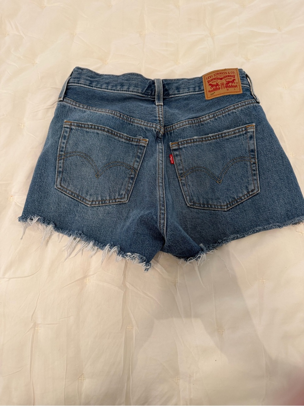 Levi's 501 Shorts - Picture 2 of 4